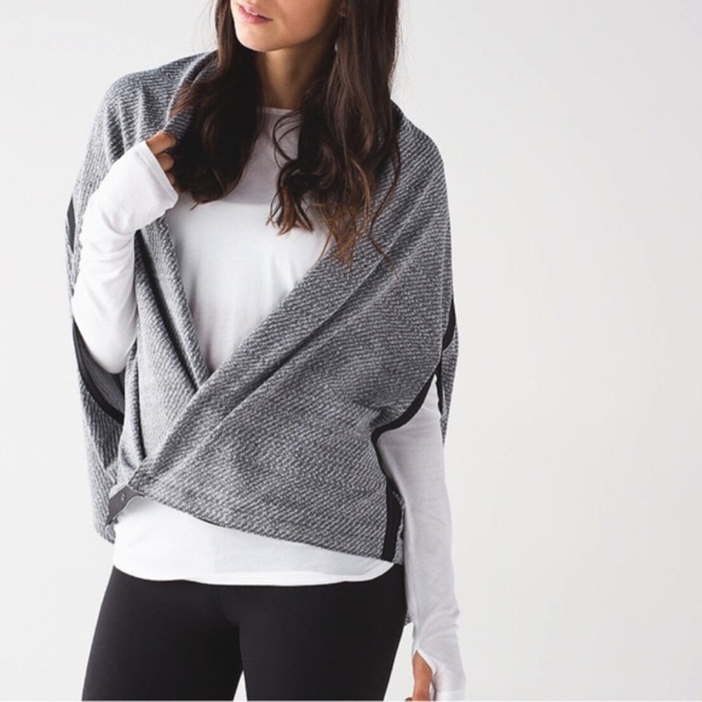Lululemon vinyasa scarf with arm holes